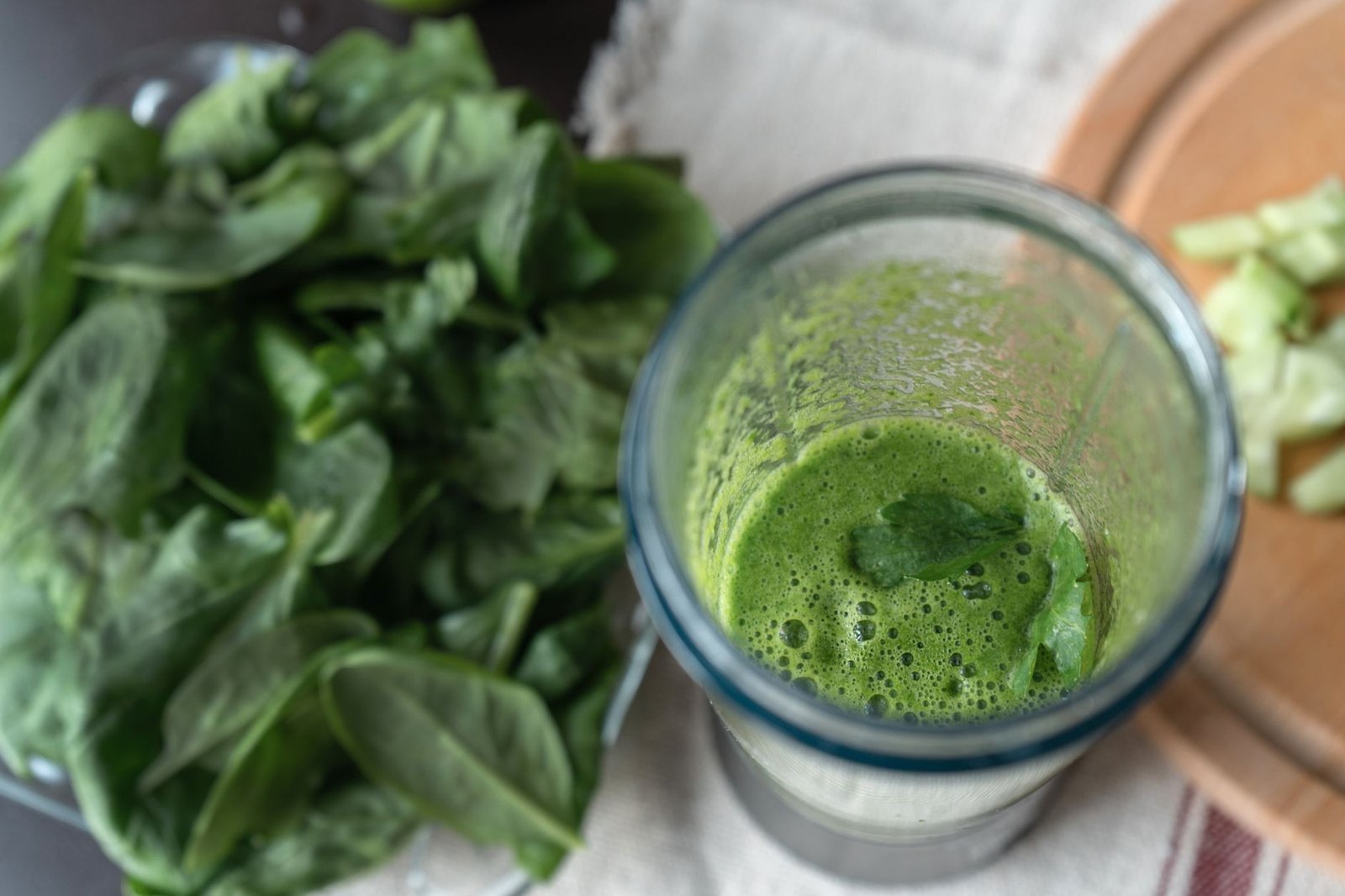 A refreshing glass of spinach smoothie
